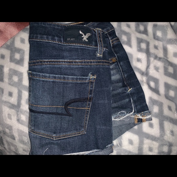 American eagle shorts in size US 2 - Picture 3 of 3